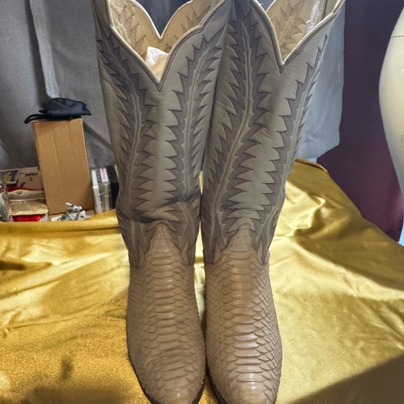 Tony Lama White and Purple Textured Heeled Boots. Made in Texas. - Picture 2 of 16